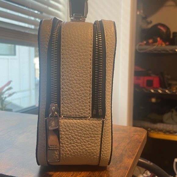 NEW light gray MARC JACOBS lunchbox bag with detachable crossbody strap - Picture 3 of 11